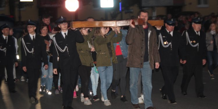 Jutro ulicami miasta przejdzie Droga Krzyżowa