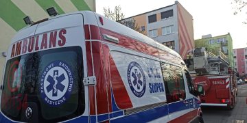 Wezwali strażaków, żeby dostać się do mieszkania. Wystarczyło, że… zapukali do drzwi