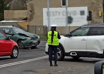Wypadek na światłach w Słupcy. Trzy auta rozbite ZDJĘCIA