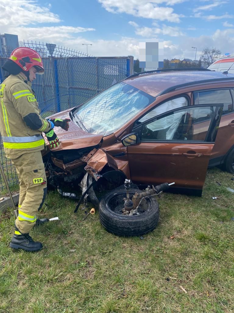 Groźnie koło Mostostalu. Zderzyły się dwa auta ZDJĘCIA