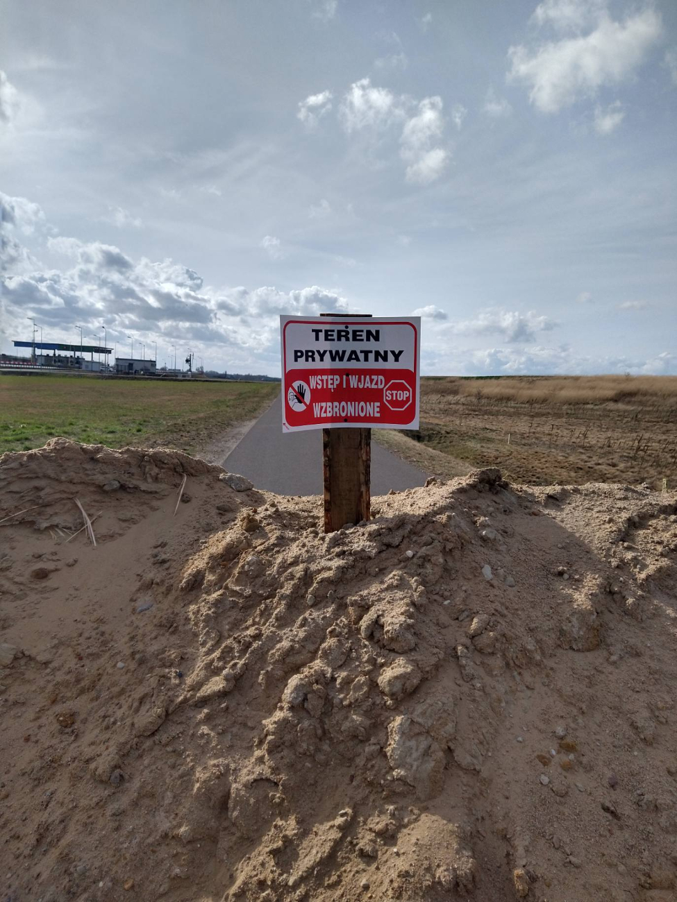 Konflikt trwa – rolnicy nie mogą dojechać do pól