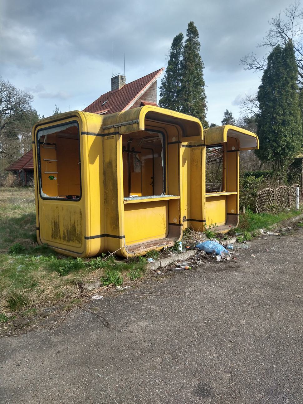 Dzikie wysypisko śmieci w Wilcznej