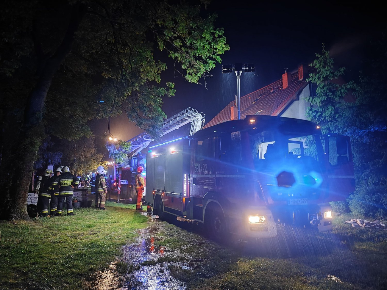 Piorun uderzył w dom. Zniszczenia są ogromne