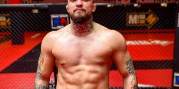 Czeka na debiut, szuka sponsorów