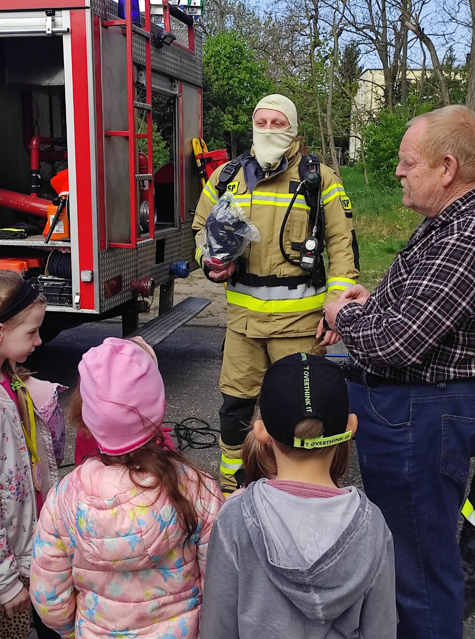 Przedszkolaki odwiedziły strażaków
