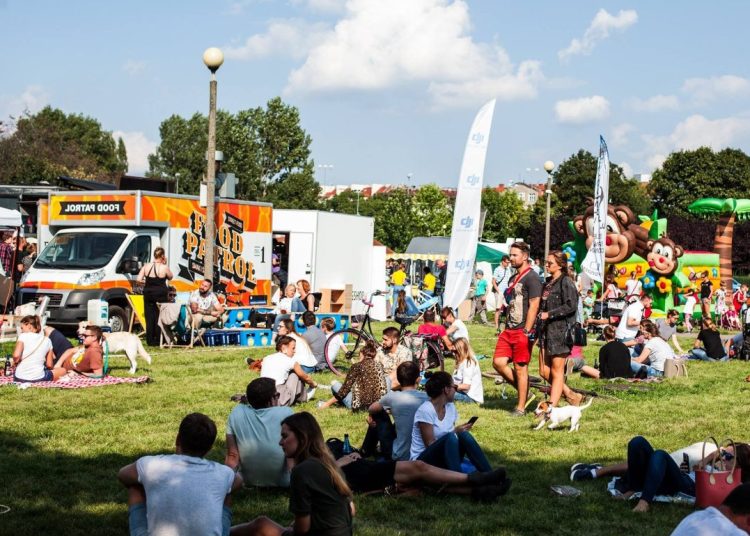 Food Trucki nad jeziorem Słupeckim