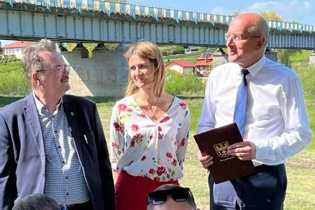 Podpisali umowę na modernizację mostu