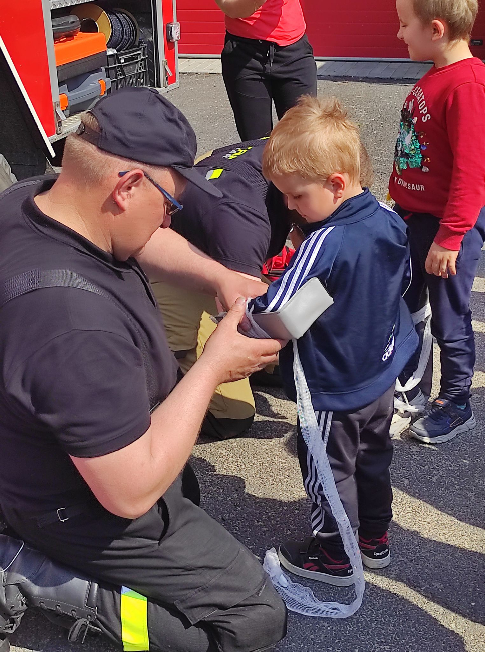 Przedszkolaki odwiedziły strażaków