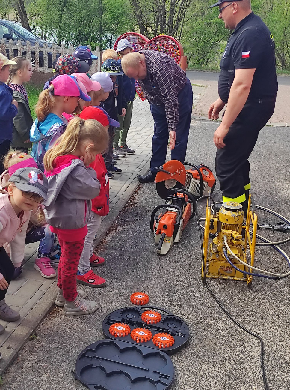 Przedszkolaki odwiedziły strażaków
