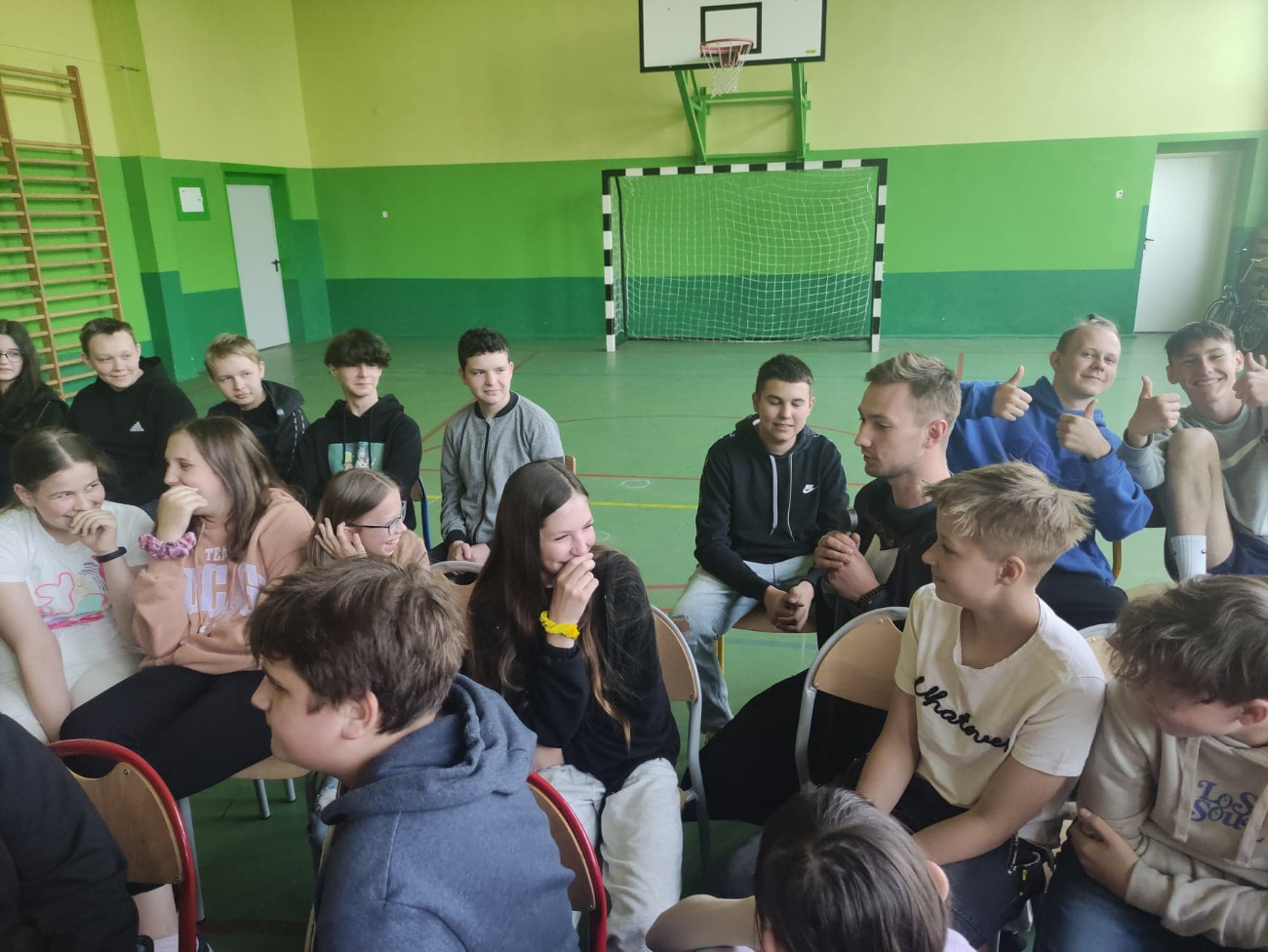 Damy serca, kolcze kaptury i inne buzdygany – lekcja historii na wesoło