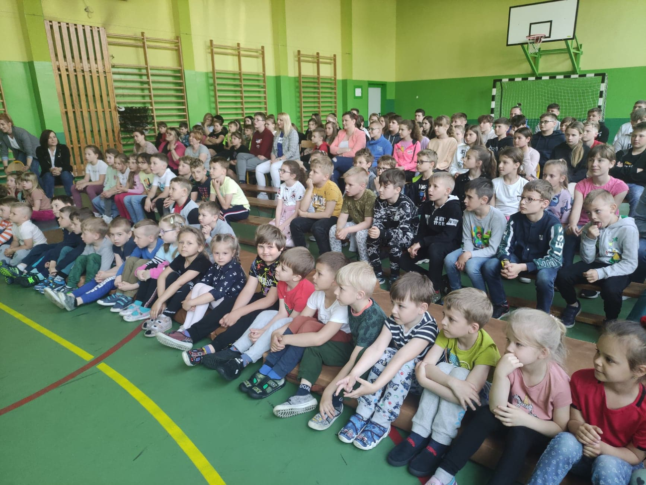 Damy serca, kolcze kaptury i inne buzdygany – lekcja historii na wesoło