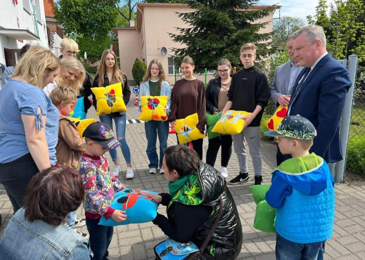 Dzieci z Ukrainy dostały prezenty od uczniów Ekonomika