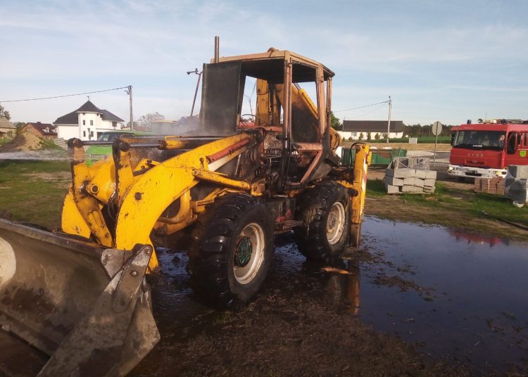 Zapaliła się koparko-ładowarka