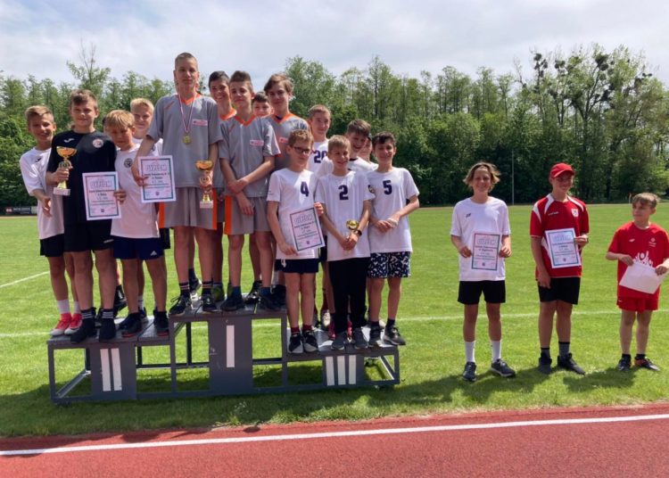 Trójka trzecia w mistrzostwach rejonu