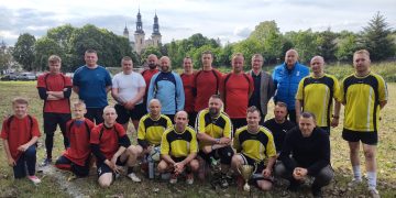 Kawalerowie kontra Żonaci. Kto wygrał w tym roku?