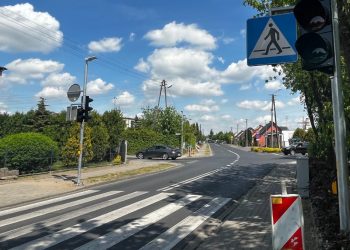 Zamontowali słupy przy przejściach dla pieszych