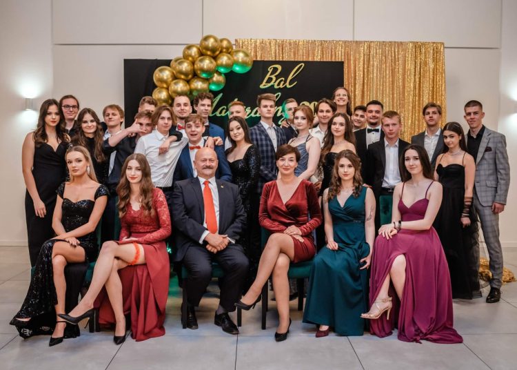 Absolwenci LO bawili się na Balu Maturalnym