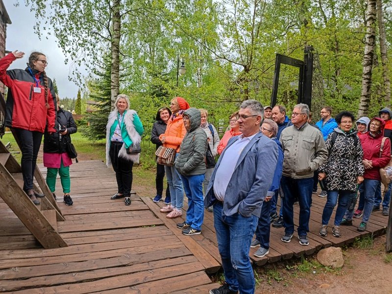 Słuchacze ze Strzałkowa zwiedzili Szymbark