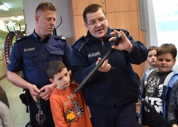 Strzałkowscy dzielnicowi odwiedzili najmłodszych