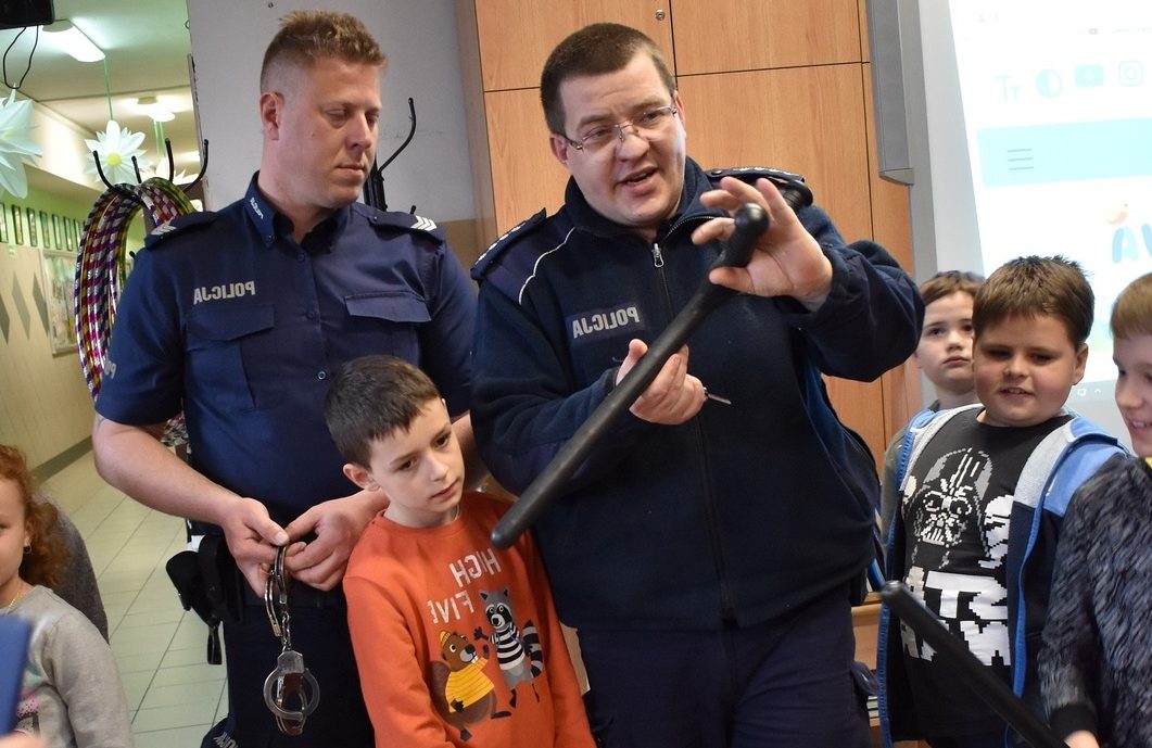 Strzałkowscy dzielnicowi odwiedzili najmłodszych