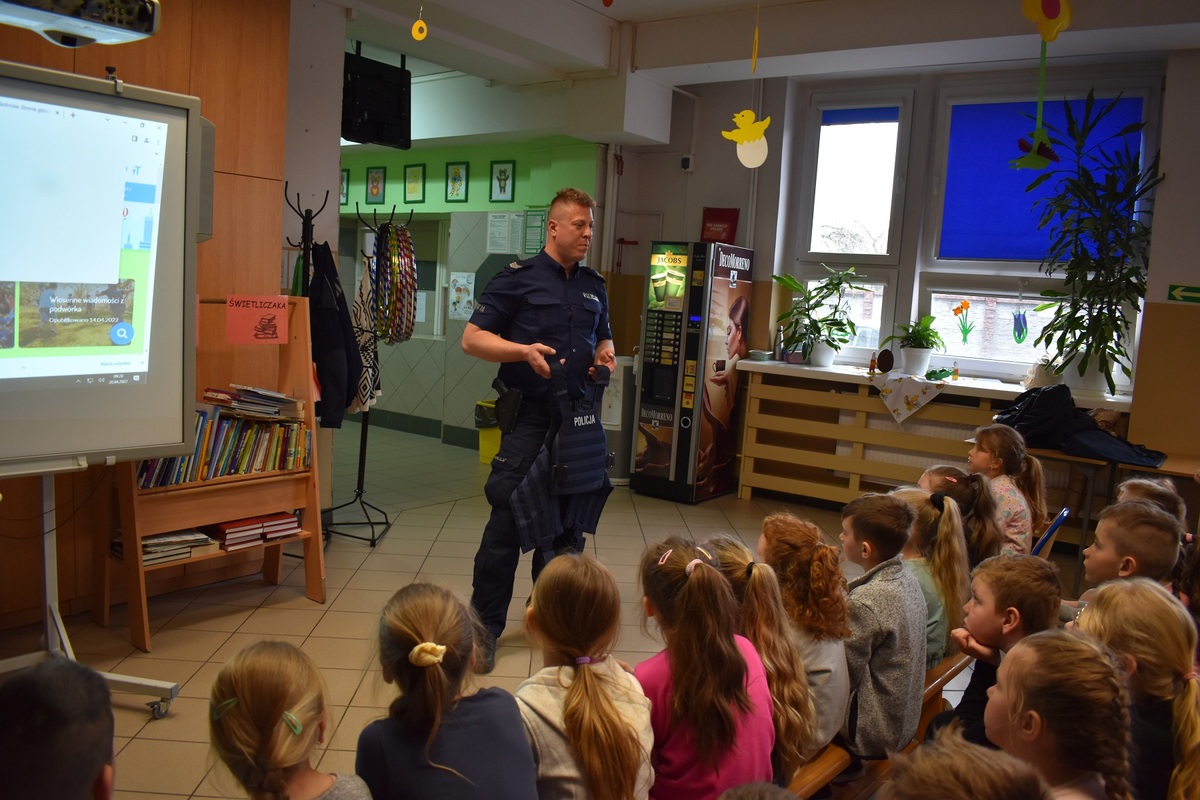 Strzałkowscy dzielnicowi odwiedzili najmłodszych