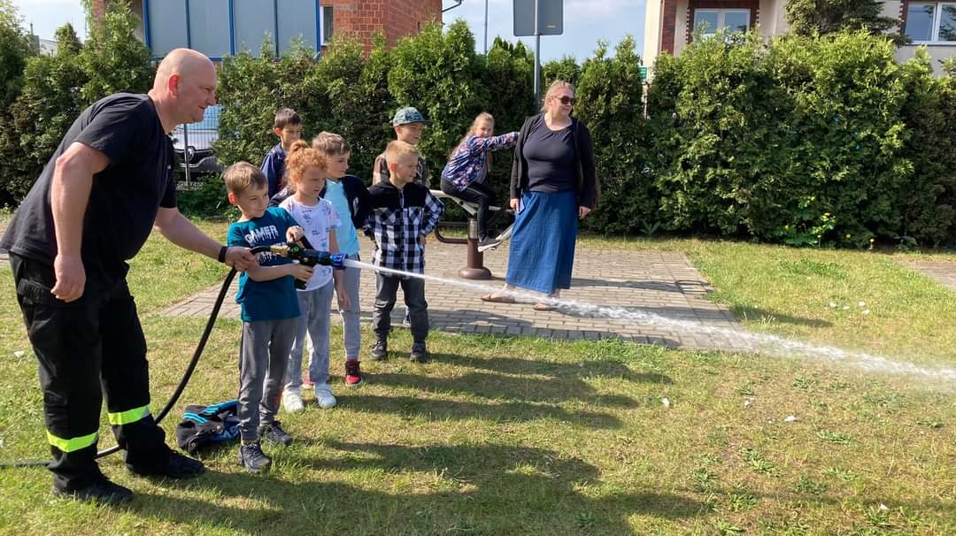 Drugoklasiści odwiedzili strażaków