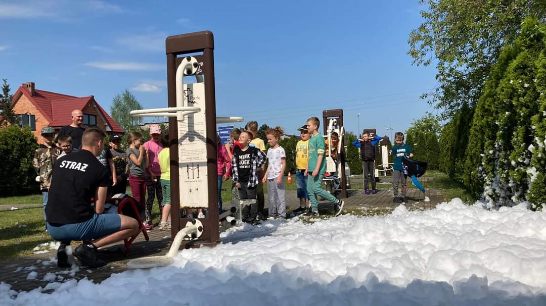 Drugoklasiści odwiedzili strażaków