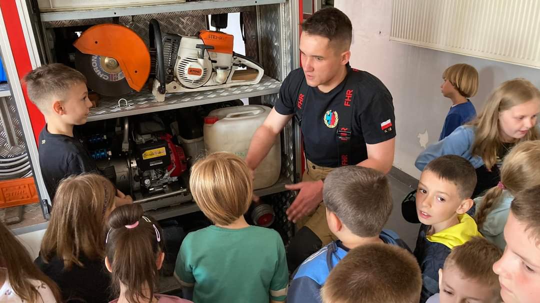Drugoklasiści odwiedzili strażaków