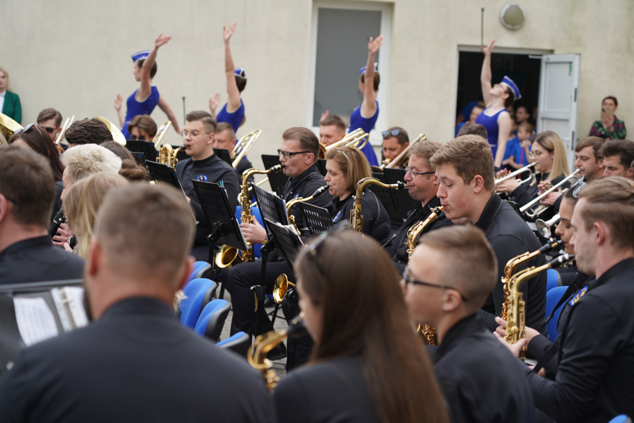 Tłum słupczan na wiosennym koncercie orkiestry. Zobacz!