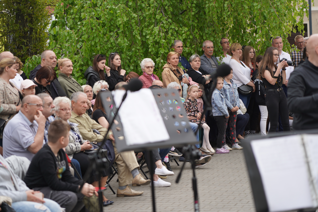 Tłum słupczan na wiosennym koncercie orkiestry. Zobacz!