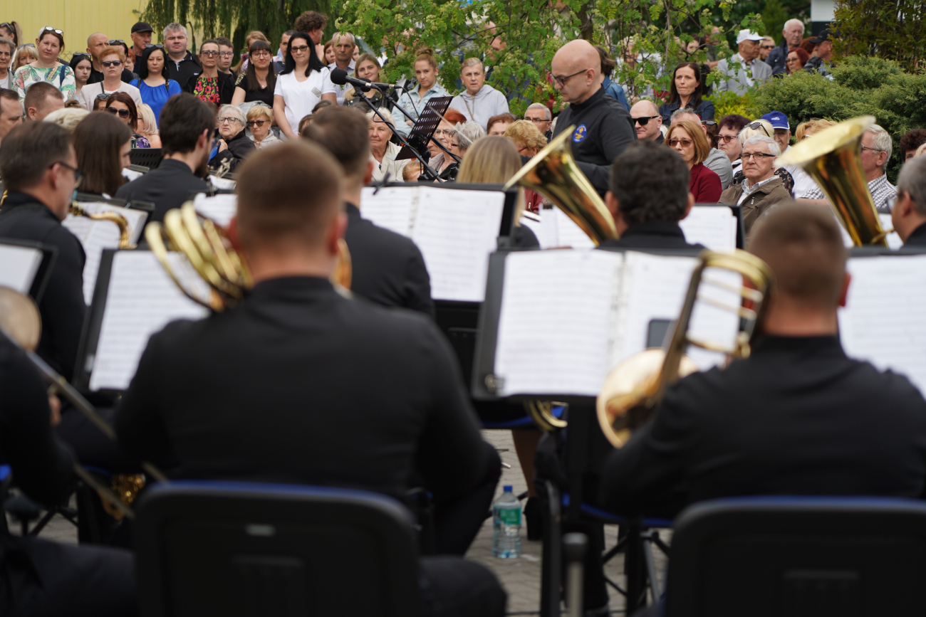 Tłum słupczan na wiosennym koncercie orkiestry. Zobacz!