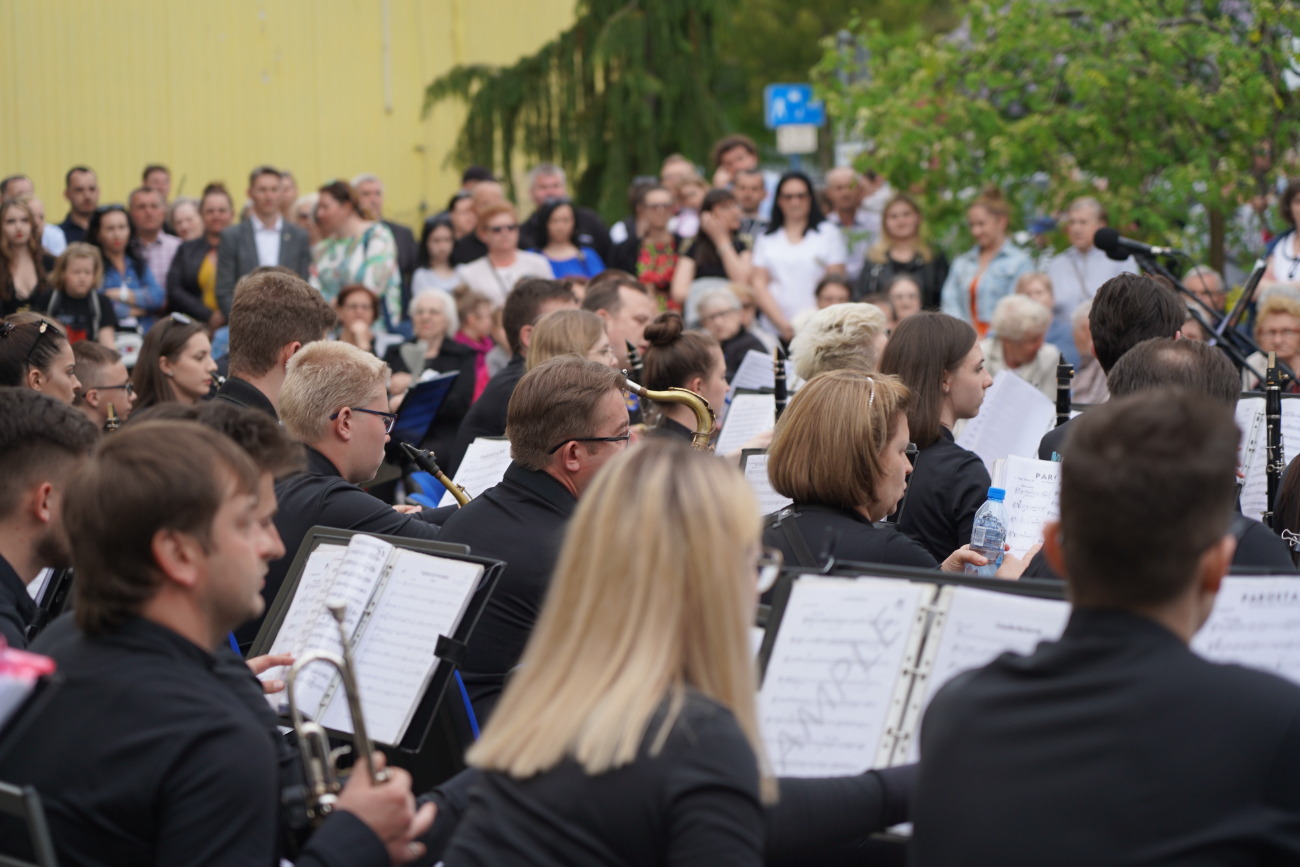 Tłum słupczan na wiosennym koncercie orkiestry. Zobacz!