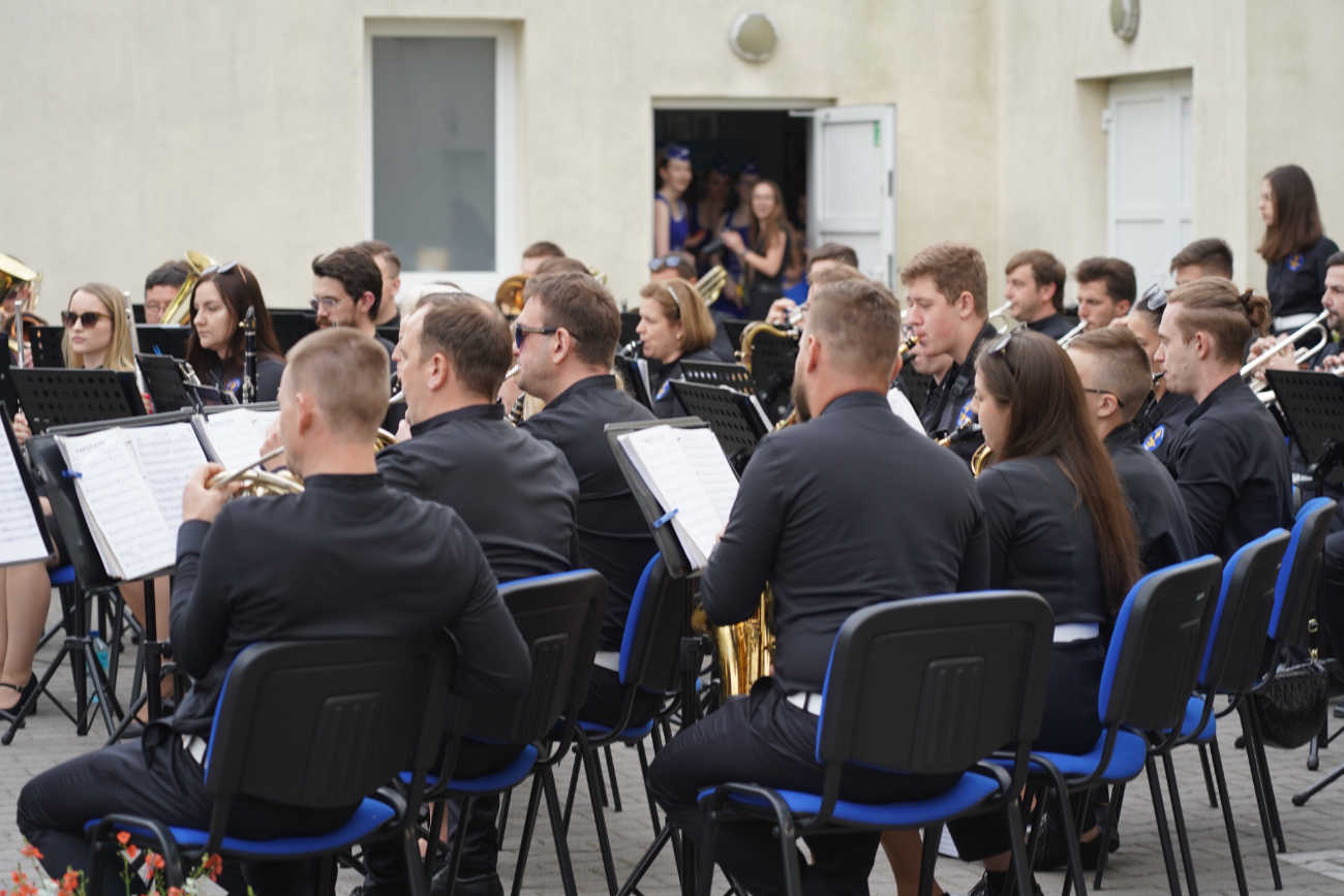 Tłum słupczan na wiosennym koncercie orkiestry. Zobacz!