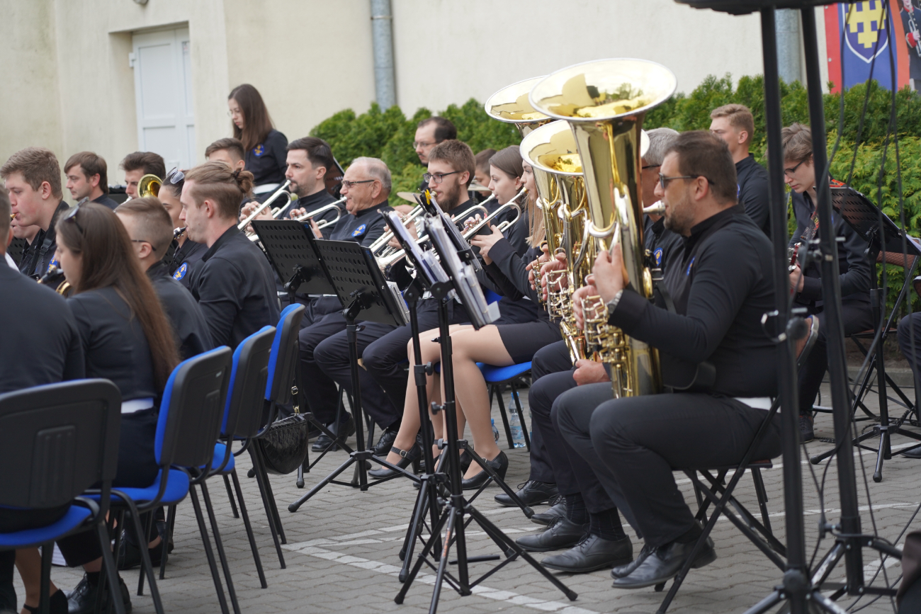 Tłum słupczan na wiosennym koncercie orkiestry. Zobacz!