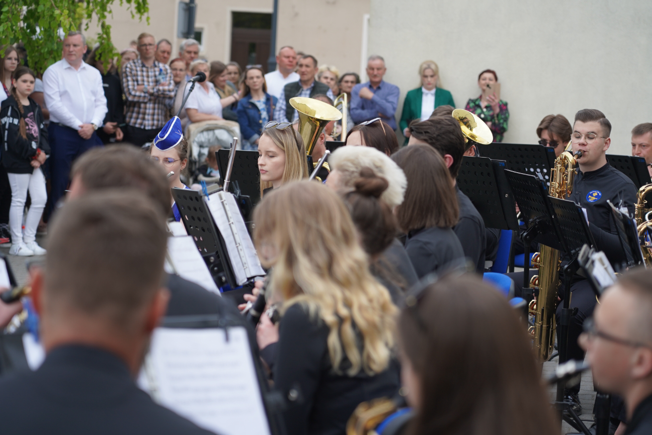 Tłum słupczan na wiosennym koncercie orkiestry. Zobacz!