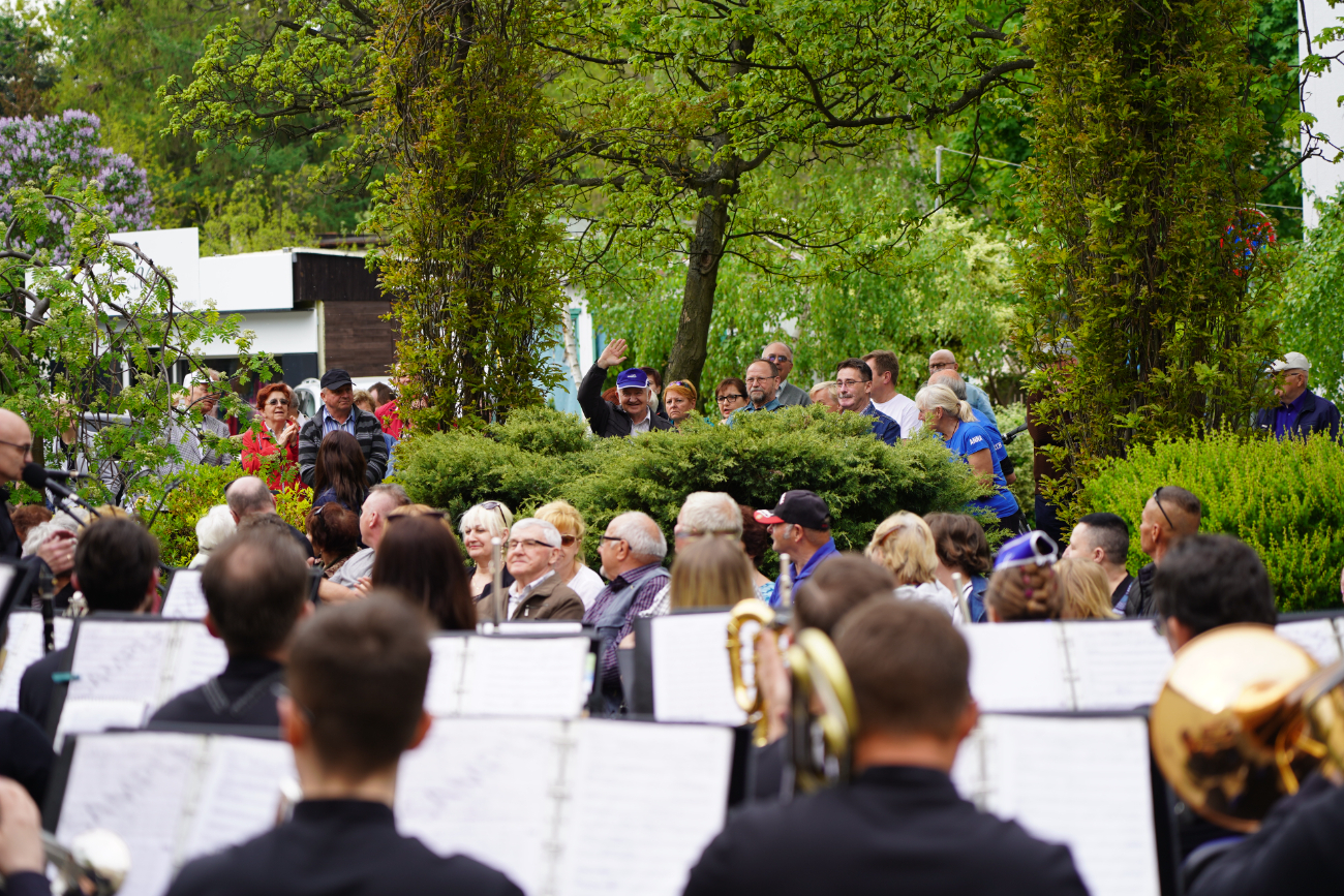 Tłum słupczan na wiosennym koncercie orkiestry. Zobacz!