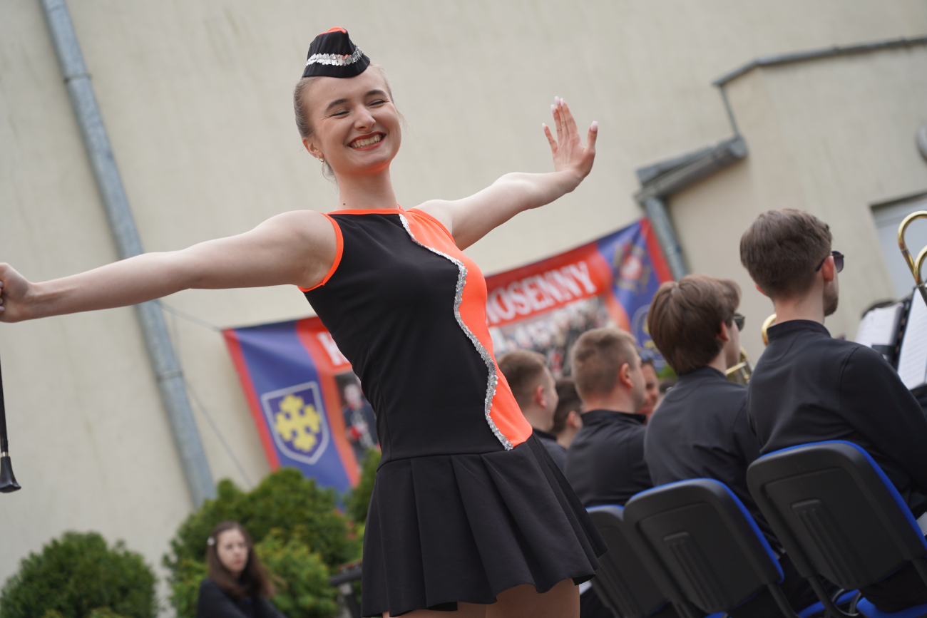 Tłum słupczan na wiosennym koncercie orkiestry. Zobacz!