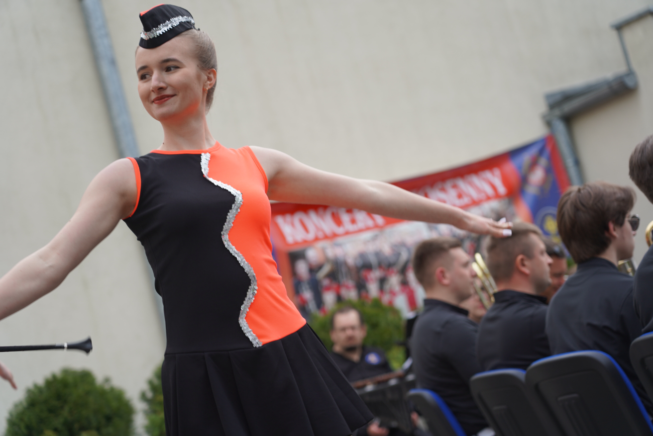 Tłum słupczan na wiosennym koncercie orkiestry. Zobacz!