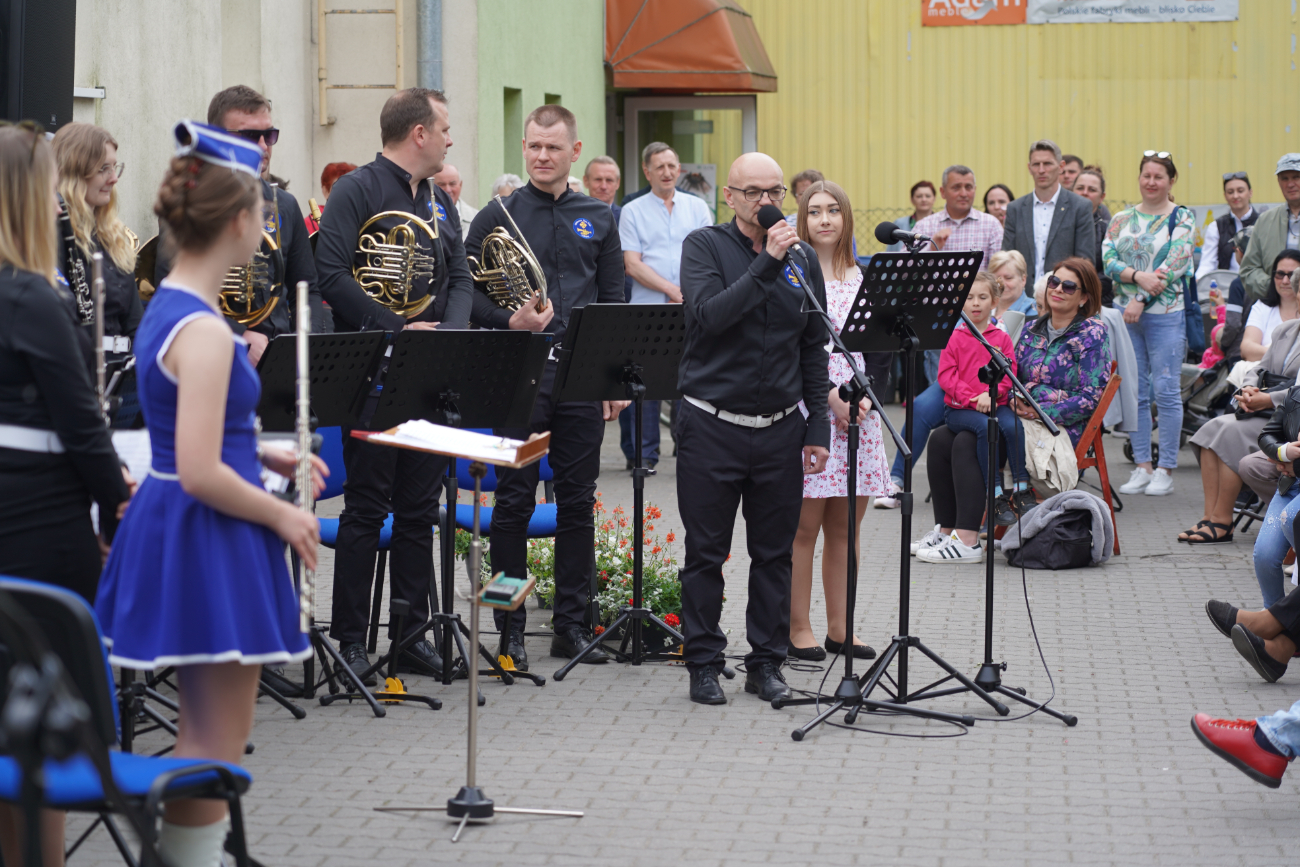 Tłum słupczan na wiosennym koncercie orkiestry. Zobacz!