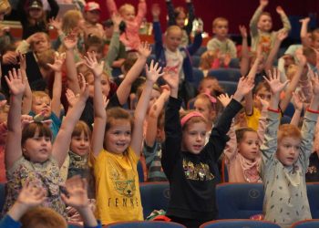 Radość w czystej postaci. Całe kino tańczy! Zobacz film