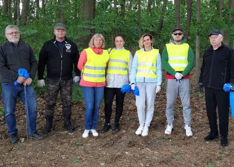 Sprzątali słupecki lasek
