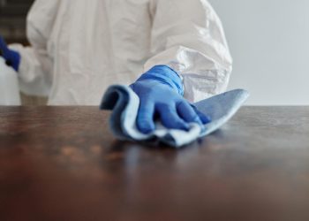  Sprawdzone triki na czyste okna bez smug