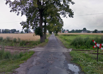 Zamknięty przejazd kolejowy w Sierakowie