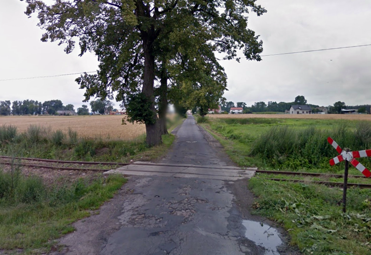 Zamknięty przejazd kolejowy w Sierakowie