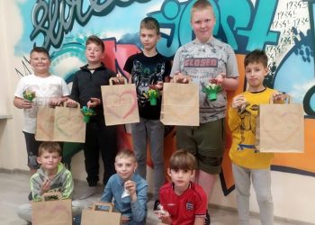 Portrety, koszyczki, laurki w świetlicy