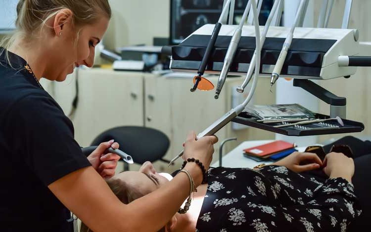 Dlaczego warto chodzić do dentysty?