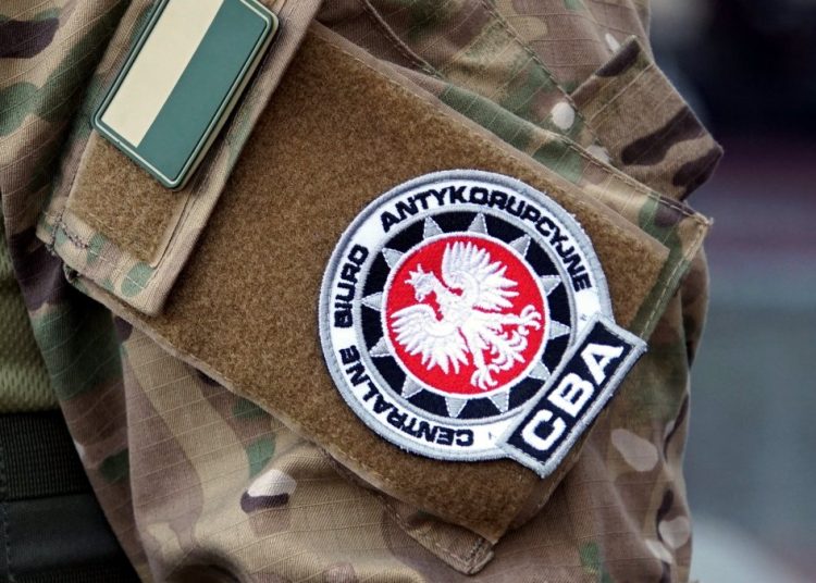 CBA zatrzymało cztery osoby. Zarzuty dla komornika i przedsiębiorców