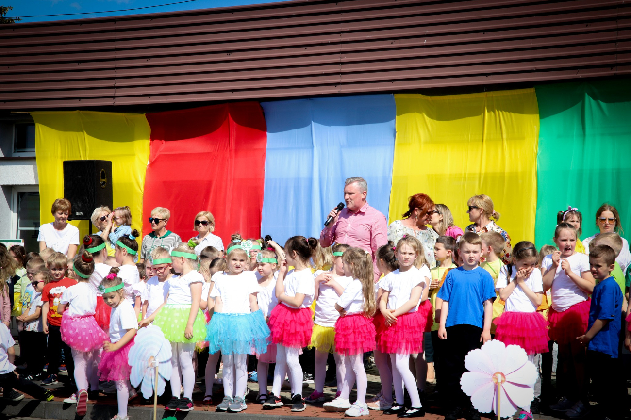 „Rodzina kolorowa, jak łąka kwiatowa” w Jarzębince