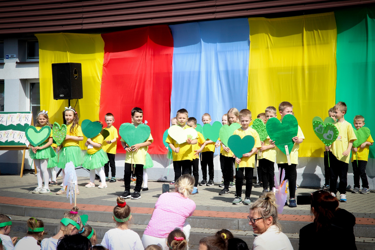 „Rodzina kolorowa, jak łąka kwiatowa” w Jarzębince