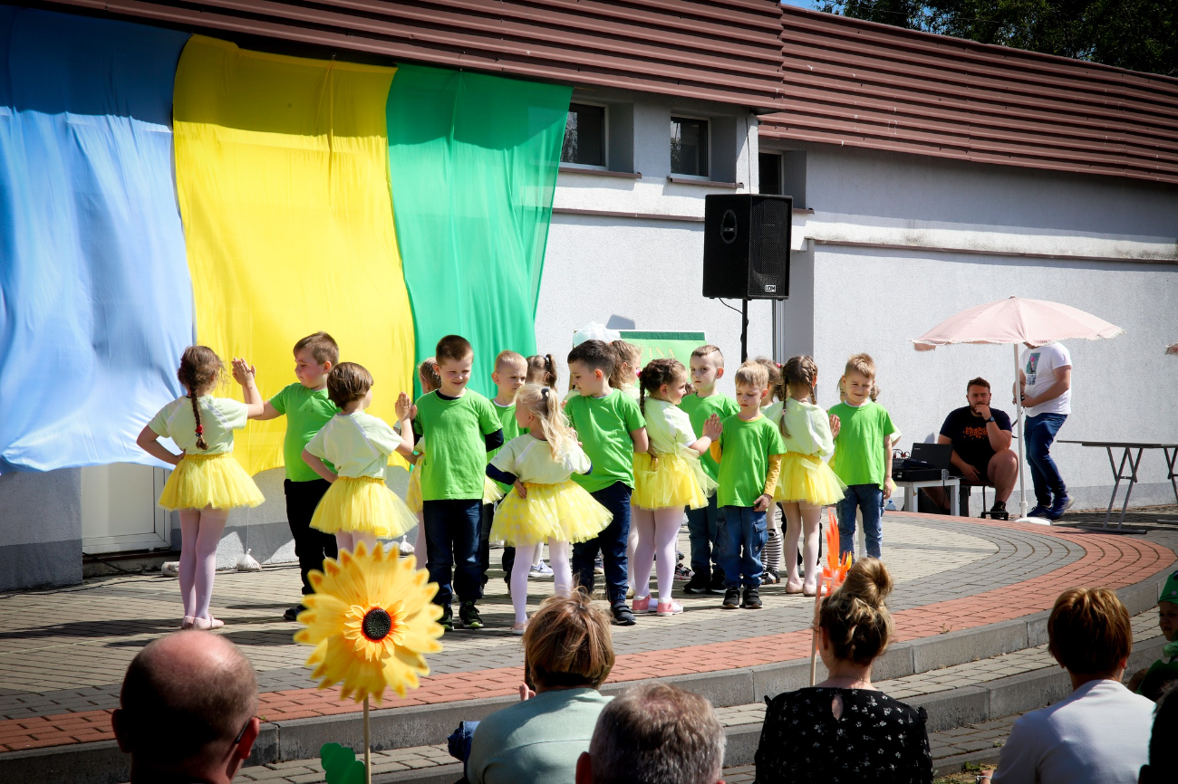 „Rodzina kolorowa, jak łąka kwiatowa” w Jarzębince